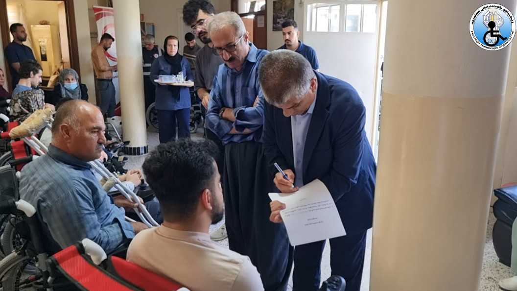 دابەشکردنی ٨ کورسیی کارەبایی بەسەر کەسانی خاوەن پێداویستیی تایبەت لە هەڵەبجە