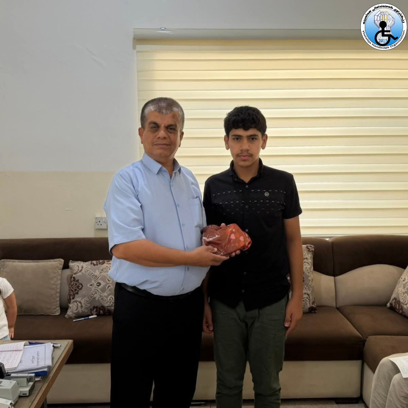 خەڵاتکردنی «گرووپی هاوڕێیانی قوتابخانە» لە قوتابخانەکانی دلین و هاوار – هەولێر